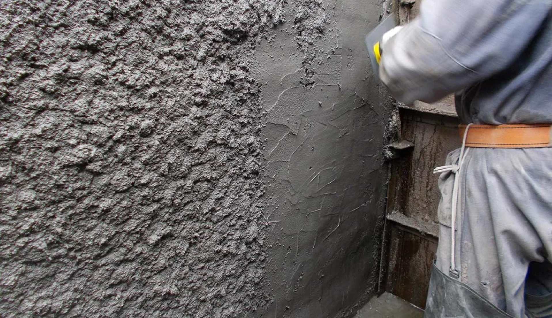 промазывание основания стены на сдир + штукатурный обрызг (адгезионный слой)